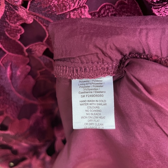 Adelyn Rae Eyelet Embroidered Puff Short Sleeve V-Neck Midi Cranberry Dress S - Picture 10 of 13